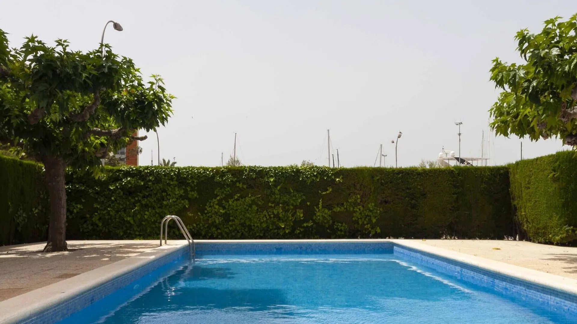 Apartment For 2 People In Roses With River View Ferienhaus